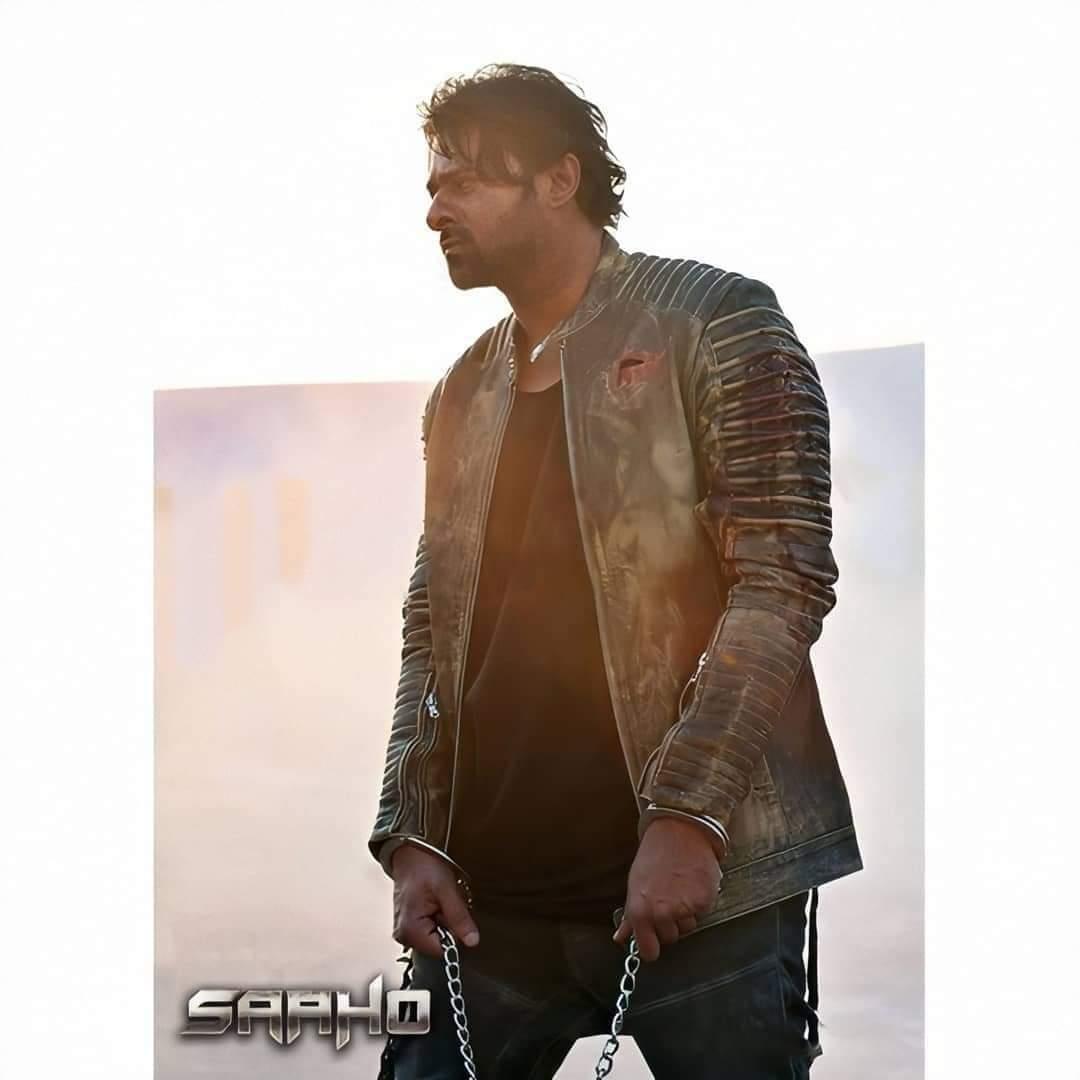 KrishnaSriGopal's tweet photo. MAFIA cannot change the Faith of this Greek God #Prabhas &amp; The Best Example For This #Saaho 🔥🙌

#1YearForBOMonsterSaaho 
#PrabhasAdvBdayTrendonSept11 

#Prabhas #RadheShyam 
#Prabhas21 || #Adipurush https://t.co/013lYSd1kB