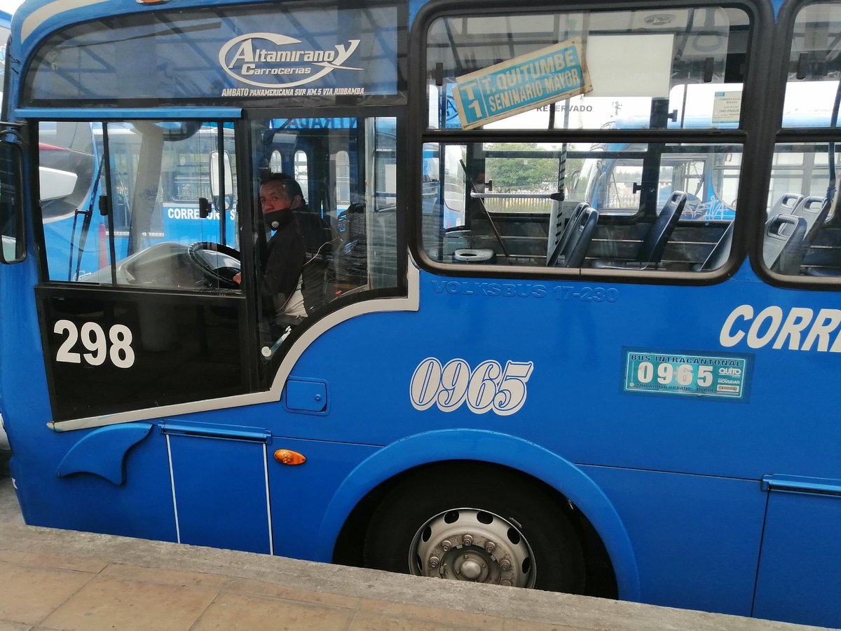 Sofia19941's tweet photo. @AMTQuito los operativos no solo deberían ser para los vehículos particulares, los buses de transporte público también lo  necesitan. https://t.co/VBq9tvKOnD