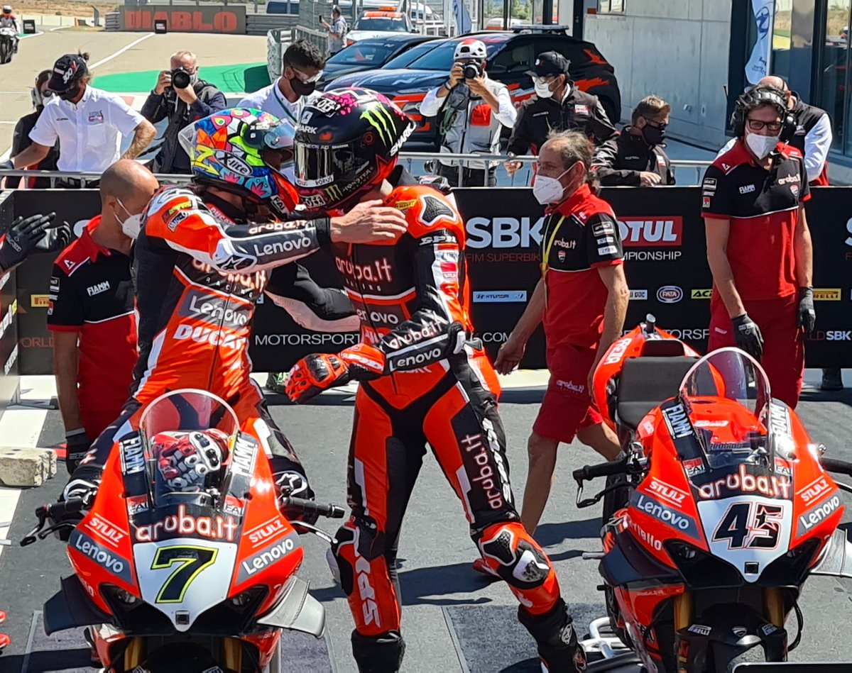 ArubaRacing's tweet photo. Simply stunning!
🅿️ 1️⃣ @Reddingpower
🅿️ 2️⃣ @chazdavies7
#AragonWorldSBK I #WorldSBK
@ArubaRacing I @ducaticorse https://t.co/YaVljE4Dcn
