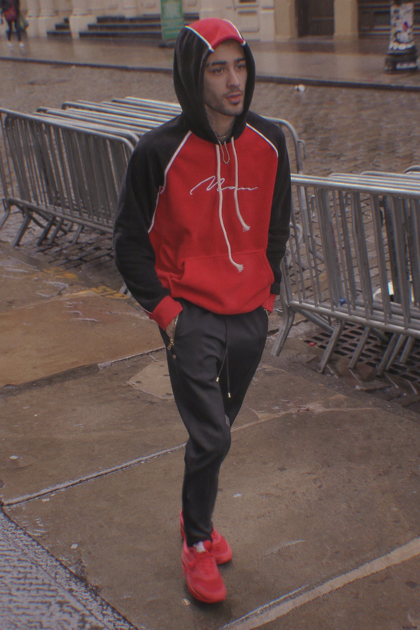 on X appreciate zayn malik wearing sweatshirt. https t T9QbKCB2HR X