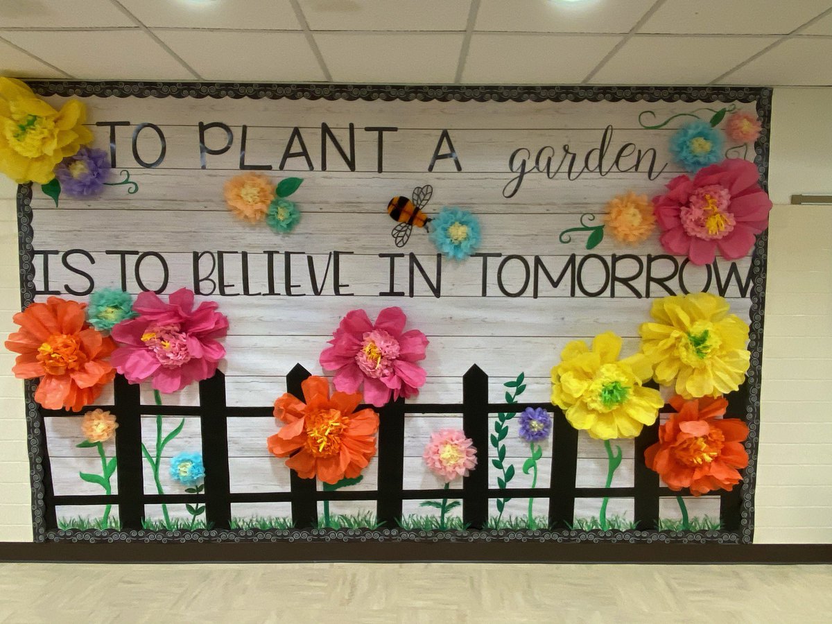 jaylynn313's tweet photo. Absolutely love our school wide theme this year - awesome job to the hard working #swpbs team! We are READY and can’t wait to meet our newest @PM_Panthers!!! 🐾❤️🐾 @ParklandSchools https://t.co/VOmnzgfDmR