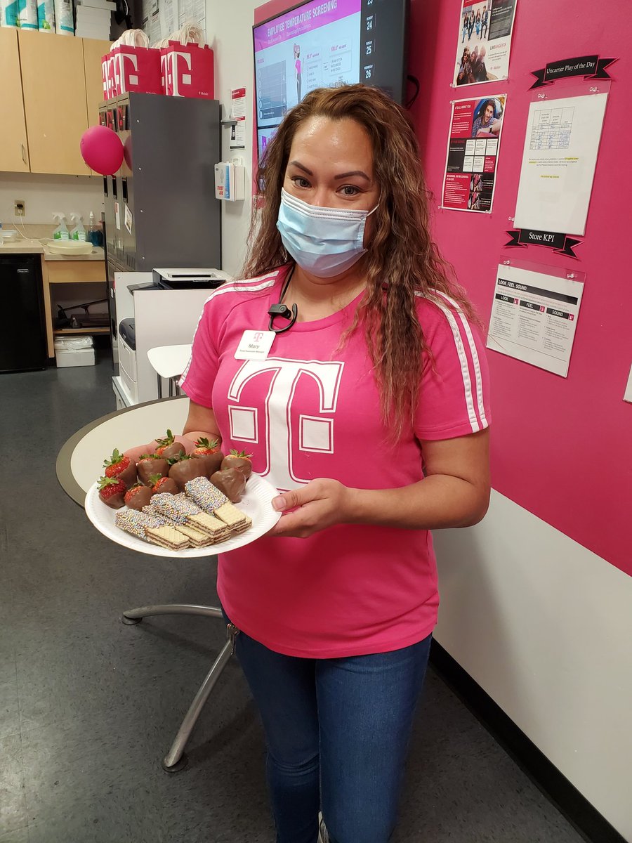 Lam Nguyen (@lamnguyen916) on Twitter photo Starting Saturday shift with homemade treats from our wonderful leader Mary! Thanks so much!!! <a href="/beebee1980/">☆</a> ! #seriousfun #BleedMagenta <a href="/navdeepdosanjh/">Navdeep Dosanjh</a> <a href="/atwal_tj/">TJ Atwal</a> @JamesLeeWC Starting Saturday shift with homemade treats from our wonderful leader Mary! Thanks so much!!! <a href="/beebee1980/">☆</a> ! #seriousfun #BleedMagenta <a href="/navdeepdosanjh/">Navdeep Dosanjh</a> <a href="/atwal_tj/">TJ Atwal</a> @JamesLeeWC