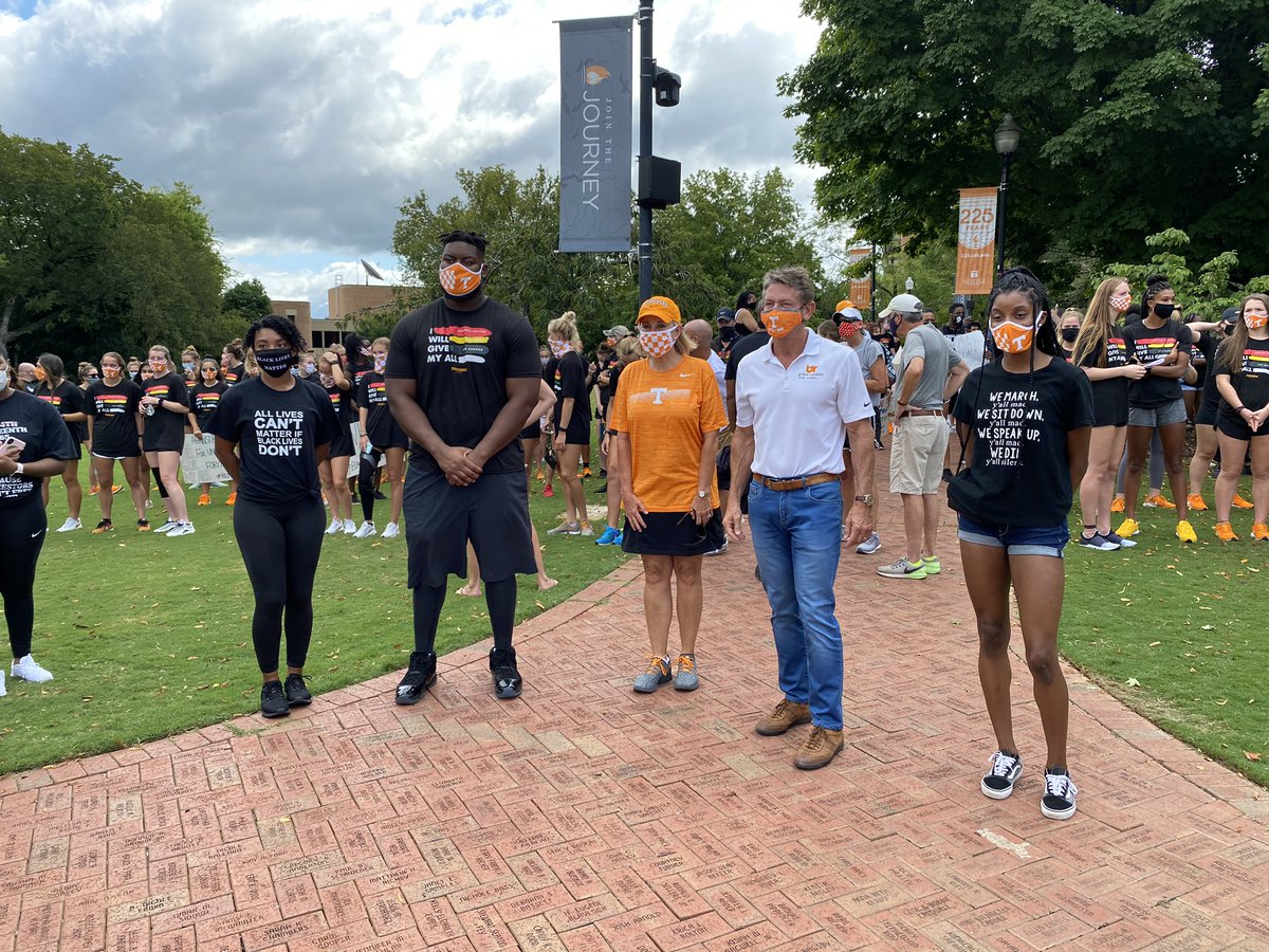 DondePlowman's tweet photo. We must work even harder to create a campus where everyone matters and belongs. Volunteers step forward in leadership and service. Let’s step forward and show the world what kindness, equity, and inclusion for all people can look like. #VolIsAVerb https://t.co/GkyN0z5ZMU
