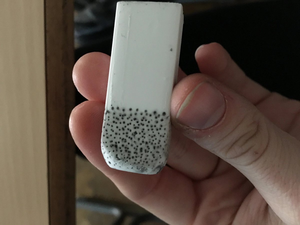 ArcadiaMutt's tweet image. RT if you did this in school, I wanna see how many people got this bored during classes lol