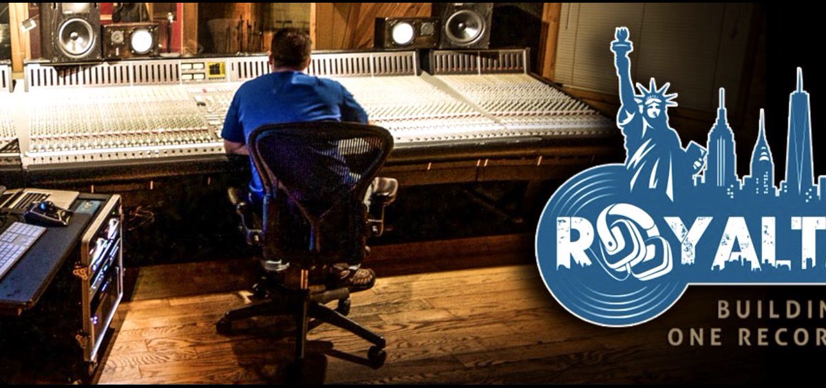 RoyalTMixes's tweet photo. Listening to my Reference mixes I know like the back of my hand #audioengineer #mixing #mixingandmastering #homestudio #grammys #recordingstudio #recording #recordingartist #music #musically #musicproducer #musicians #musicproduction #record #StudioLife #ShopifyMerch https://t.co/likwol1bA6