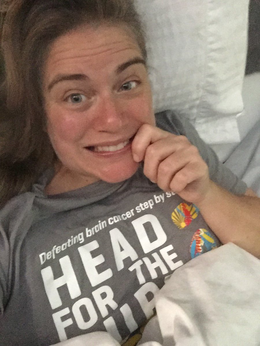 Lifeiskitsch's tweet image. Took a shower &amp;amp; put on my @HeadfortheCure shirt to do a video... but just a quick nap first. #deferdeferdefer #mollyproblems
