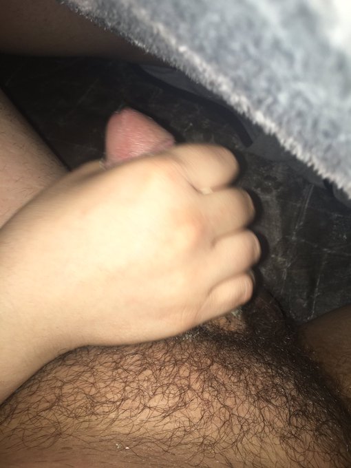 Babe giving me a handjob https://t.co/HL9iIfUiev