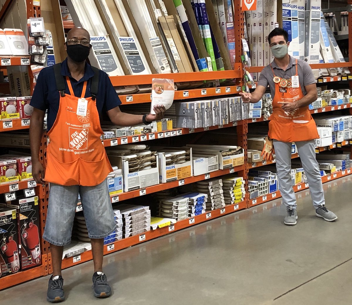 🚨🚨NEW BADGE ALERT🚨🚨
Geral was recognized by a customer for his excellent customer service getting his order exactly as he needed! Keep up the great work Geral! #BadgerUp #SWBest