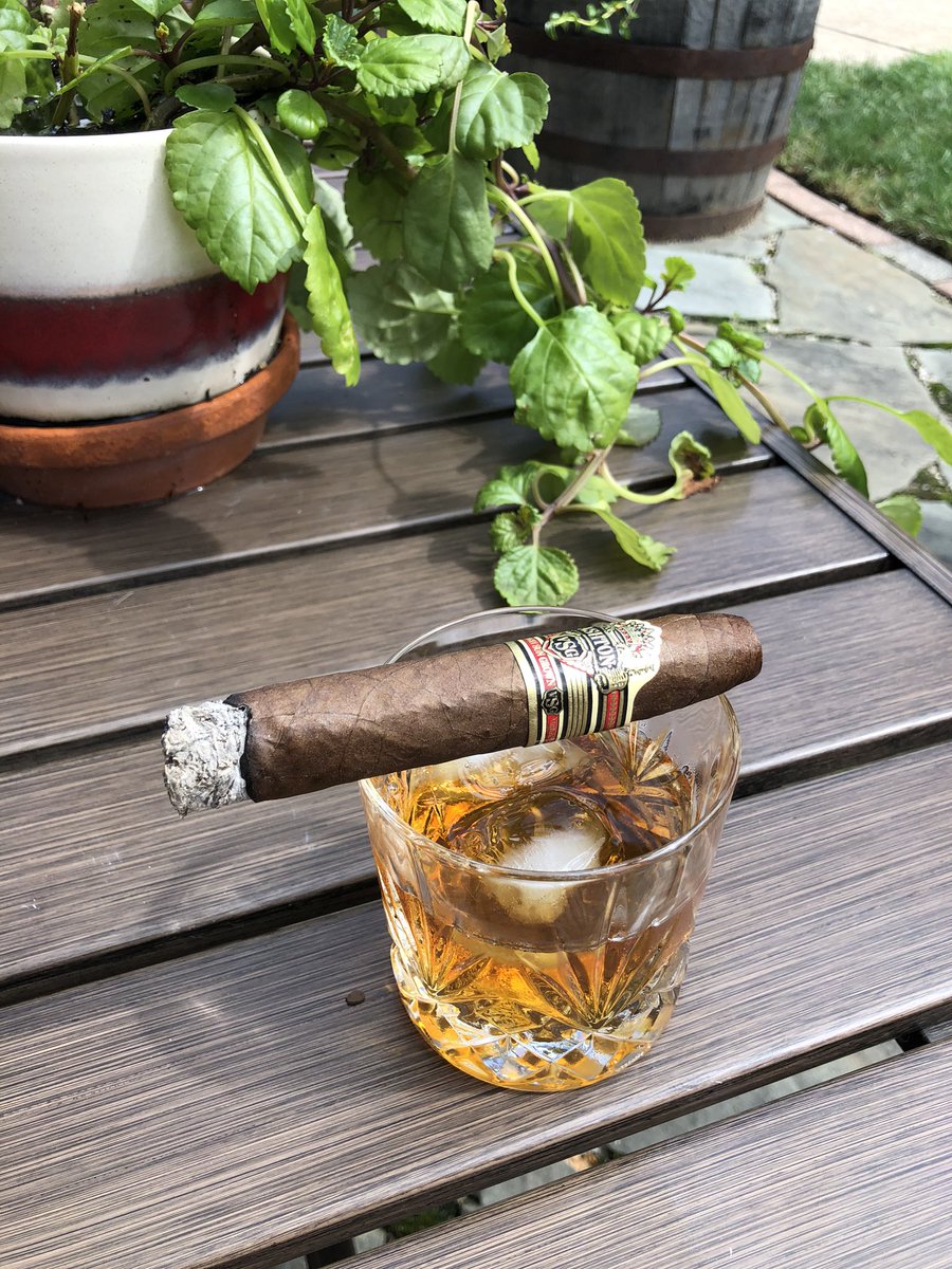 rick_bednar's tweet image. Great day to enjoy an @Ashtoncigar  VSG with a splash of @WoodfordReserve