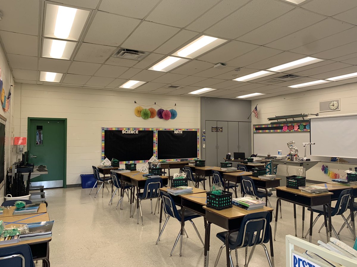 MrsLeeinfifth's tweet photo. Thank you @vega0406 for the nomination! Day 1: Everyday I’ll post a photo from a day in the life of an educator. I’ll post without any explanation &amp; I’ll nominate someone to take the challenge.  That’s 7 photos, 7 days, 7 nominations.  Today, I nominate @MaurateachELA https://t.co/yyUBH8Fbnn