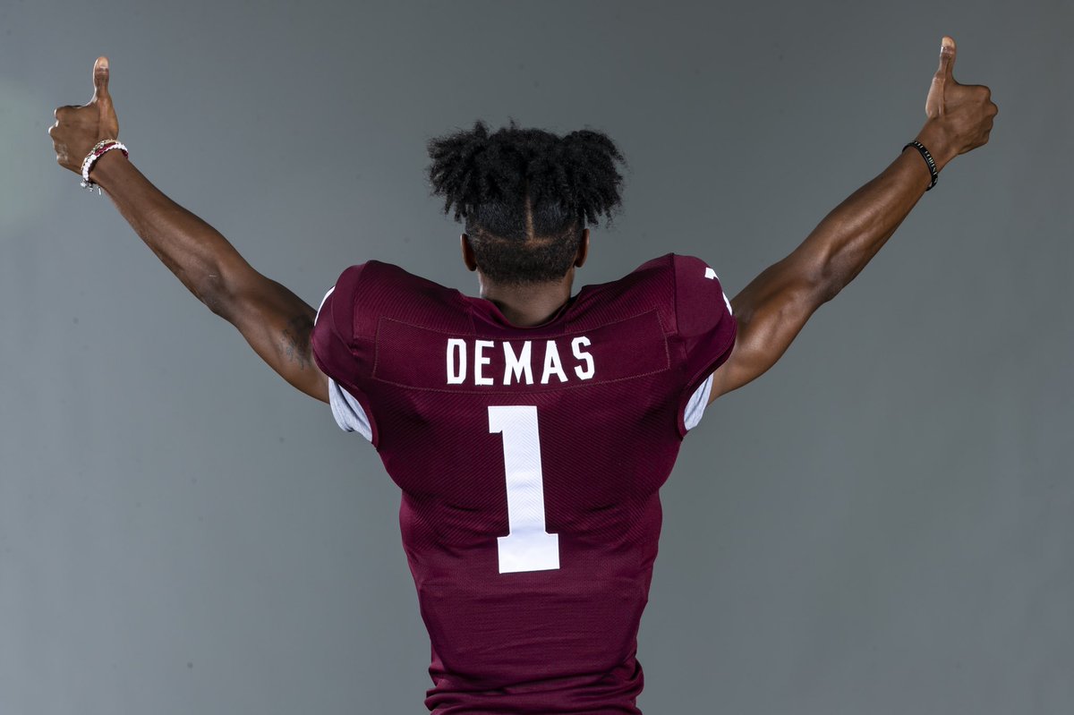 footwork_king1's tweet photo. Love my boys @DemondDemas1 and @LoganRKyle 💪🏾🖤! 

I can’t wait to watch y’all ball - 1st game of the season! 

#GigEm’👍🏾
#Ancordown⚓️ https://t.co/pZxxkcbiSu