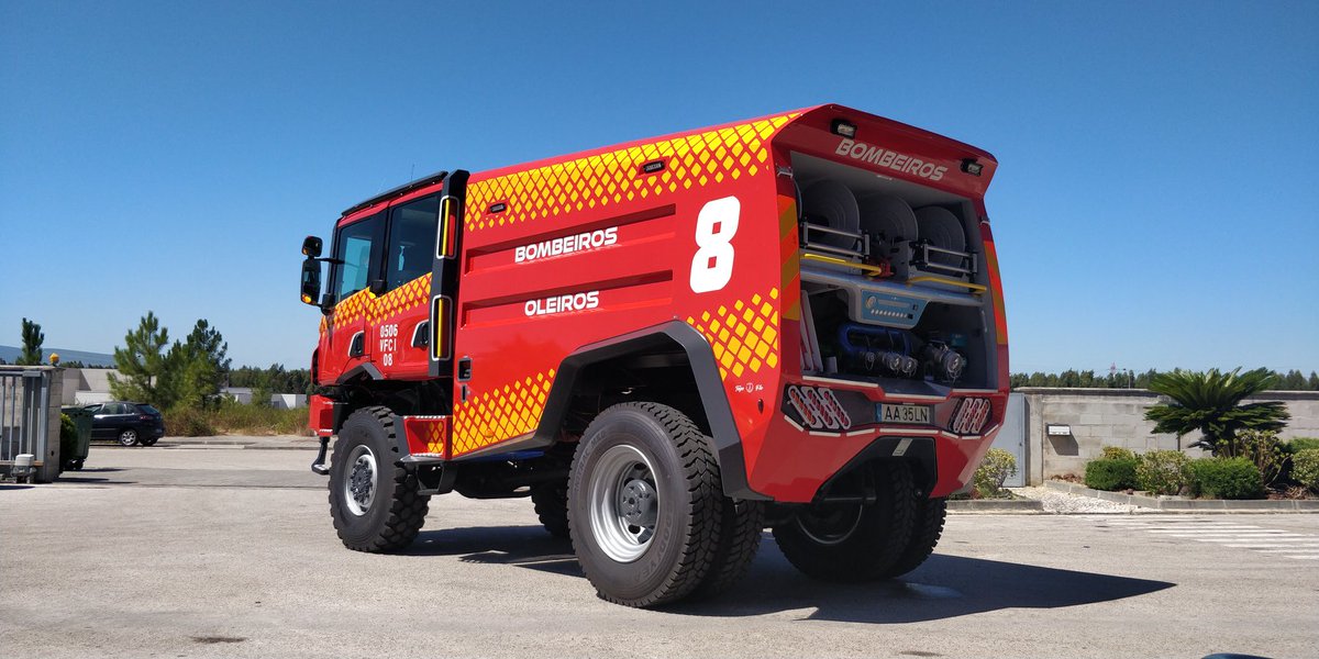 MLoussouarn's tweet photo. Sacrée bouille ce #CCF réalisé par l'équipementier 🇵🇹 #tugafire pour les #pompiers d'#oleiros... #ambianceparisdakar https://t.co/OoC8o8jHri