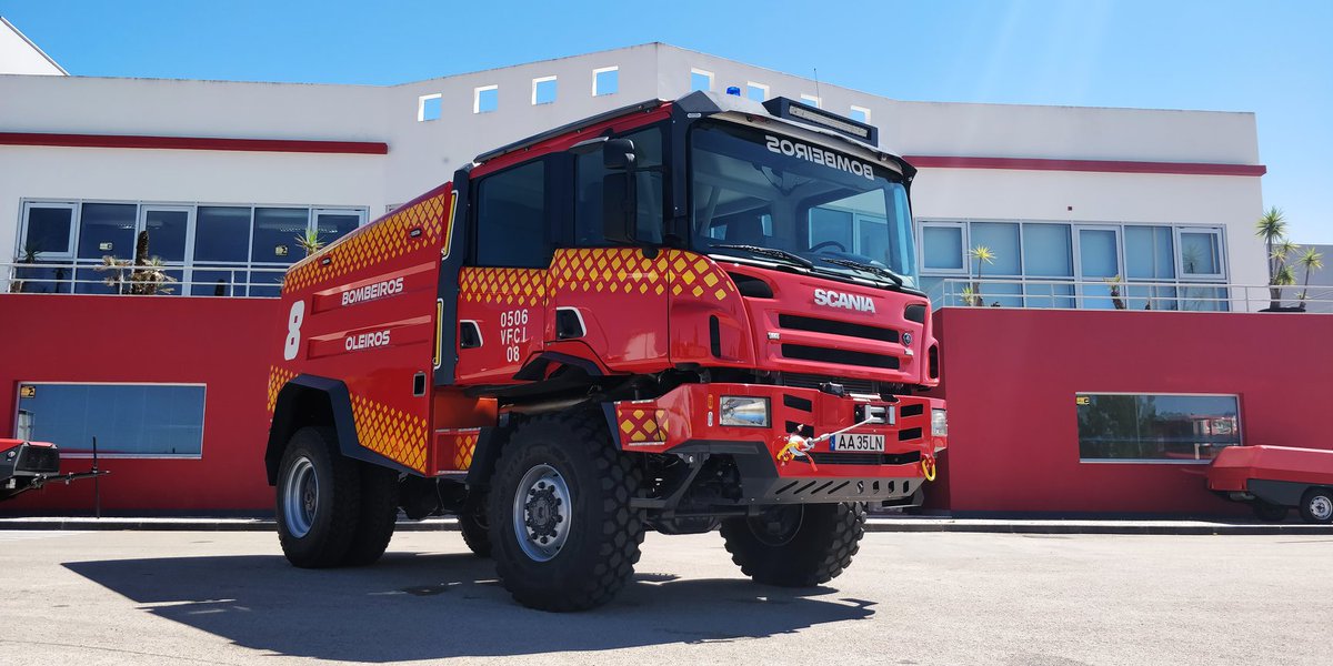 MLoussouarn's tweet photo. Sacrée bouille ce #CCF réalisé par l'équipementier 🇵🇹 #tugafire pour les #pompiers d'#oleiros... #ambianceparisdakar https://t.co/OoC8o8jHri