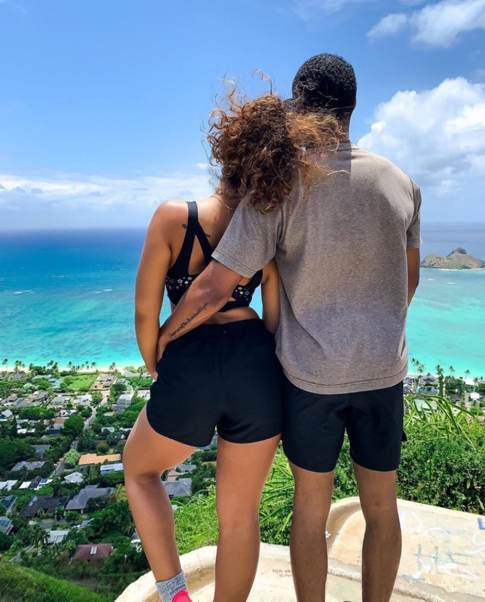 Our bunchies are partial to this view. ☀️ @alissatibbs + her man on Pillbox Hiking Trail