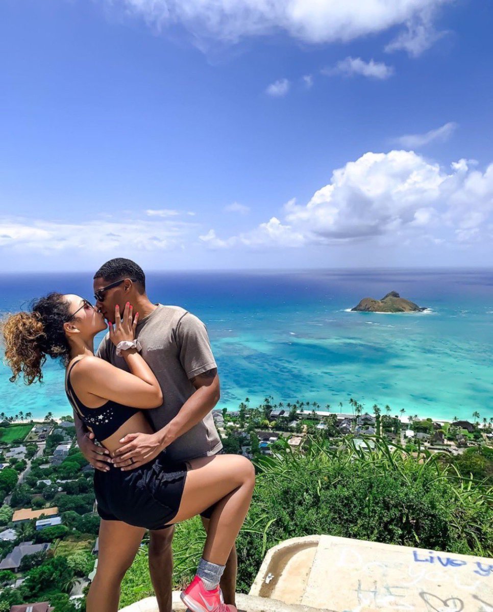 ringbandits's tweet photo. Our bunchies are partial to this view. ☀️ @alissatibbs + her man on Pillbox Hiking Trail https://t.co/rc6Mq6OUMP