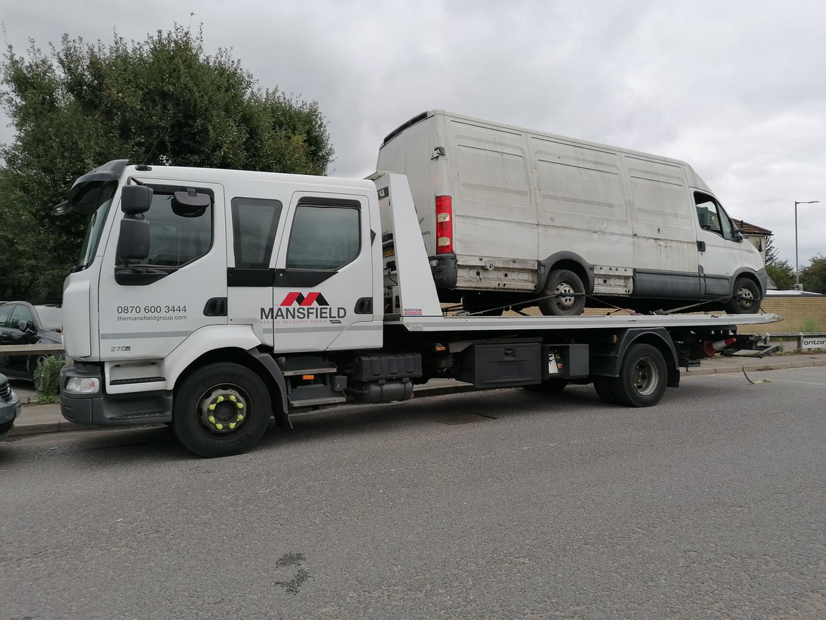 TVP_ChiltSBucks's tweet photo. Abandoned van in #TheRidgeway #Iver has been attracting more and more unwanted attention. With a further report today of suspicious activity; the local #NeighbourhoodTeam attended and had it removed. Going going gone! #C7958 #P7966 https://t.co/4yrW6G8PQK