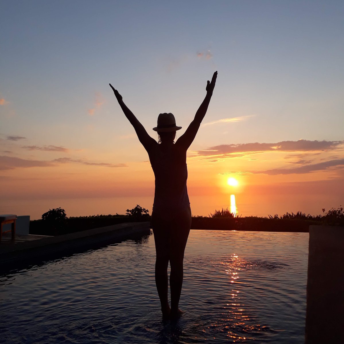 Kalonsurf's tweet photo. What a view huh?!⁣
☀️😍🌅⁣
There are no words to describe a sunset like this. No photo that can capture what it really is.⁣
⁣
You have to see it for yourself. 😉⁣

⁣ https://t.co/QRnNXl43dY