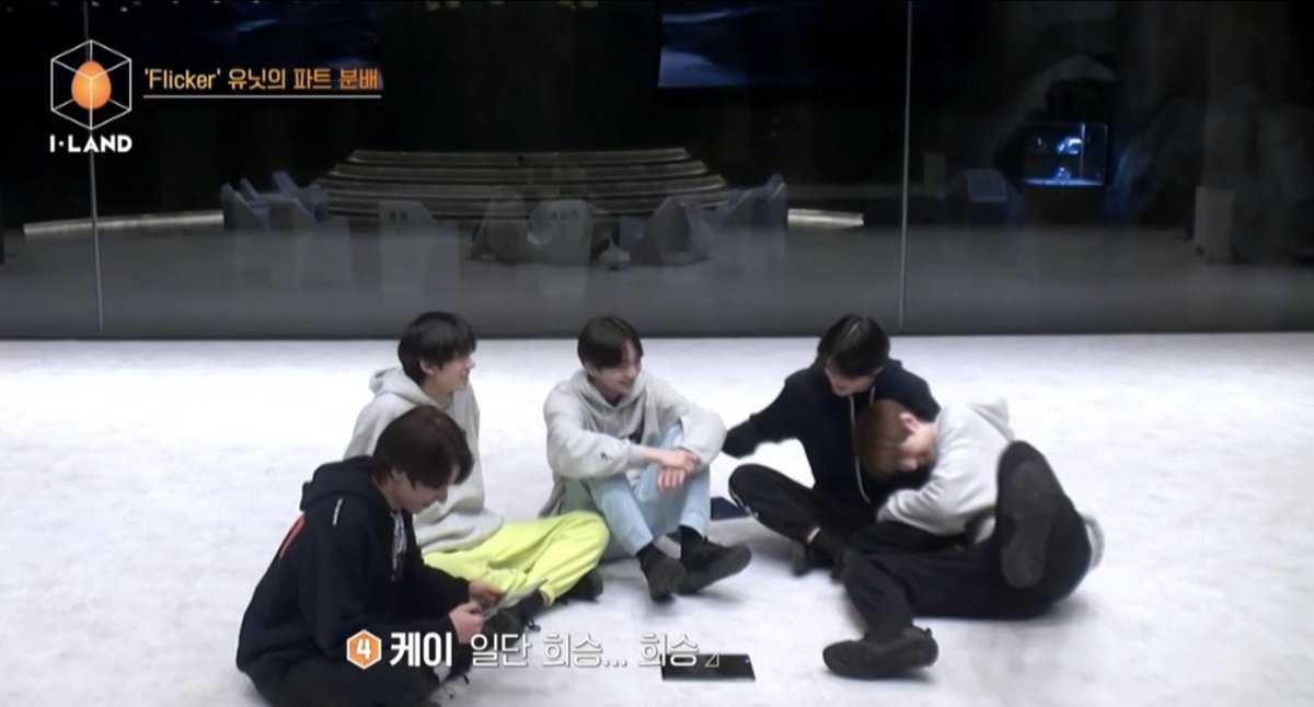 Il12081021's tweet image. ずっとヒスンとやりたかったんだ〜〜幸せだあ！って、いくら実力があるとは言え、年下の子に素直に言えるケイたん愛おしくない？からの、ケイくんに抱きつくソンフンこっちで保護したくない？大丈夫そ？←

#ILAND #ILAND_EP9 
#ILAND_K  #ILAND_SUNGHOON