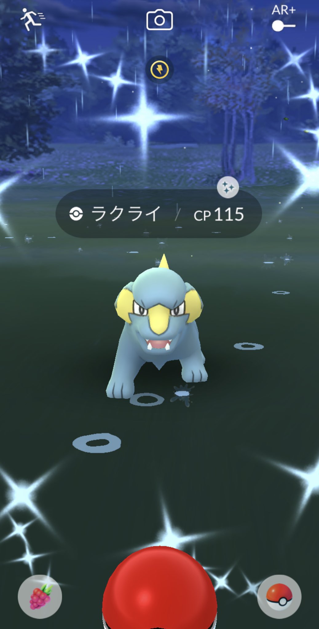 M ポケモンgo っしゃ ラクライ討伐成功 色違い2匹出たので1匹進化 おまけで4匹目のザングースの色違い ポケモンgo T Co Lbc7p9xnoe Twitter