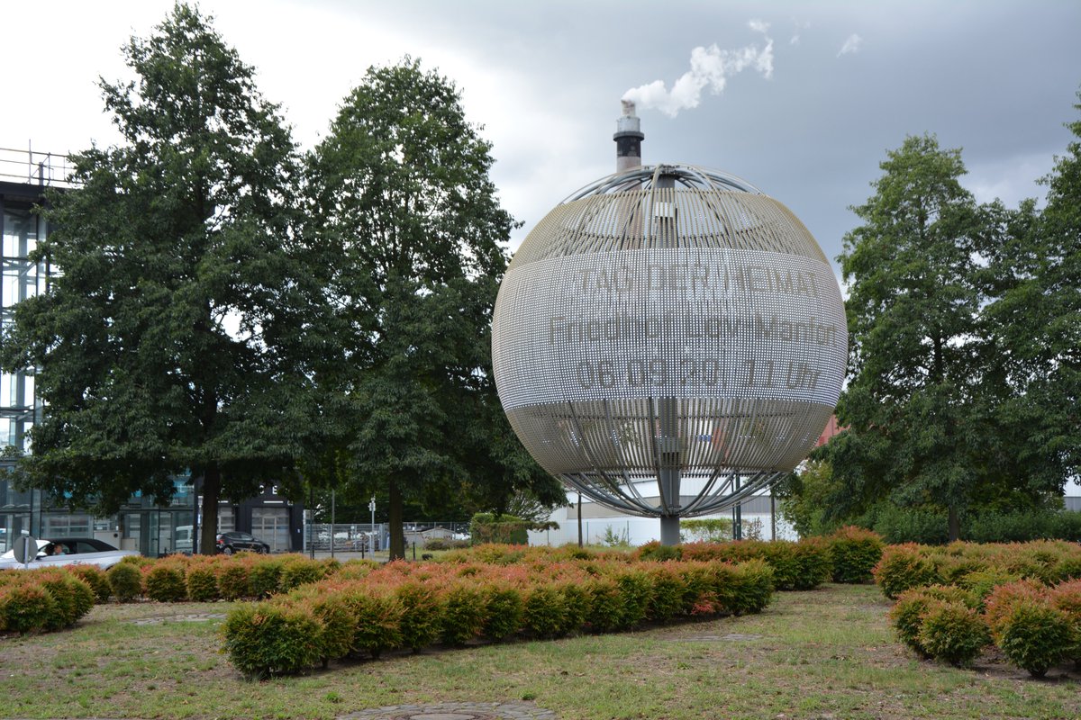 BdVLeverkusen's tweet photo. Hinweis auf der #Leverkugel der #Sparkasse zur Gedenkstunde zum Tag der Heimat des Bund der Vertriebenen am 6.9.2020, 11:00 Uhr, am Ostdeutschen Kreuz/Friedensstein auf dem Friedhof #Leverkusen-#Manfort. Gedenkrede hält der Parlamentarische Staatssekretär Dr. Günter Krings. #BdV https://t.co/umsttLUO8D