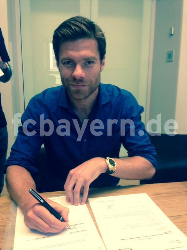 rna_18's tweet photo. #OnThisDay in 2014: Spanish midfielder @XabiAlonso moved from @realmadriden to @FCBayern on a two-year deal for an undisclosed fee, reported to be in the region of €10m. #RMFC #FCBayern https://t.co/v23LP2xrBV