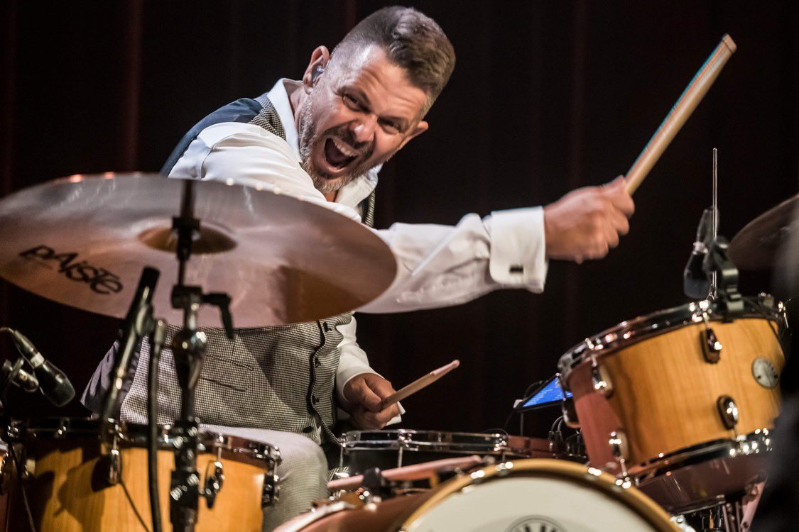 DocSpoons's tweet image. So good to be back at it! A huge thank-you to everyone who came out and made these first shows very special indeed.  It’s not just what  we do, it’s who we are ! 📷 @ueli_frey ❤️ #drummer #drumming #drumminglife #drumsalways #philippfankhauser #fuckcorona #thankyou