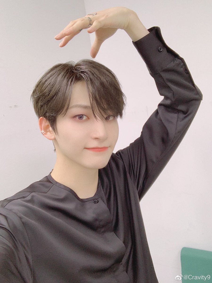 CravityRd's tweet photo. [2O.O8.29 WEIBO] 

Luvity ❤️ Hoy fue un día muy divertido~ 🥰

#JUNGMO #Luvity #EVERY_ON 

@CRAVITYstarship @CRAVITY_twt https://t.co/TiRRG5x2cz