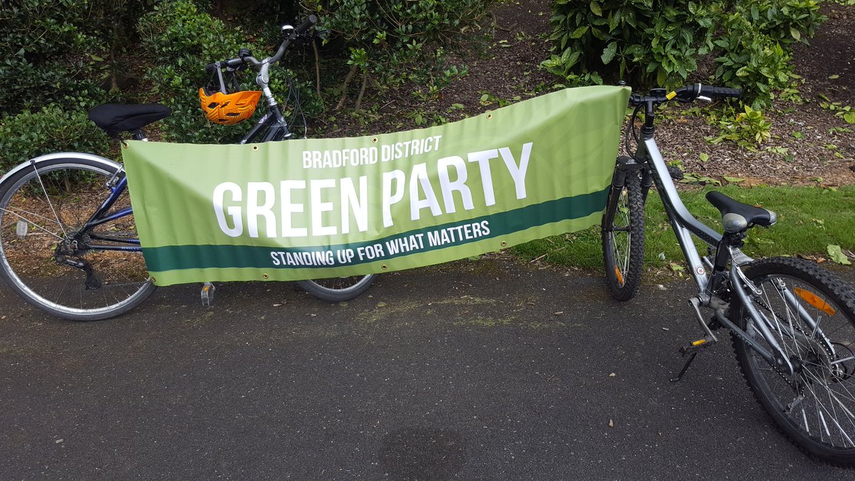 Really great to welcome the @GfAoLBA cyclists to Lister Park #Bradford today on their cycle ride against #AirportExpansion  

@hawarunsaunders @bradfordgreens
@XRBradford