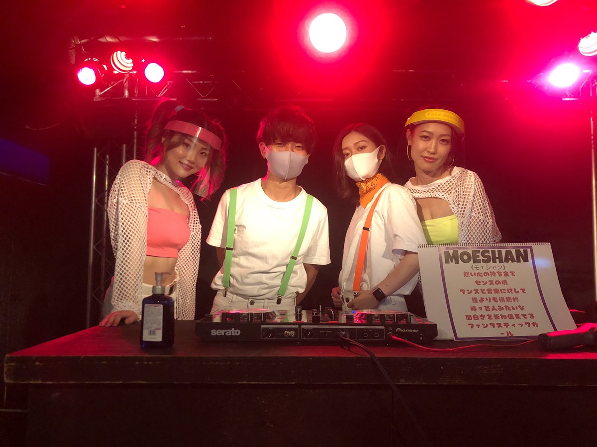 【お知らせ📣】
無観客配信まであと10分🤩‼️

インスタグラムにて配信致します🖤

こちらから閲覧お願いします🎧↓
Instagram.com/guess_what_ngy

#ゲスワ
#無観客配信