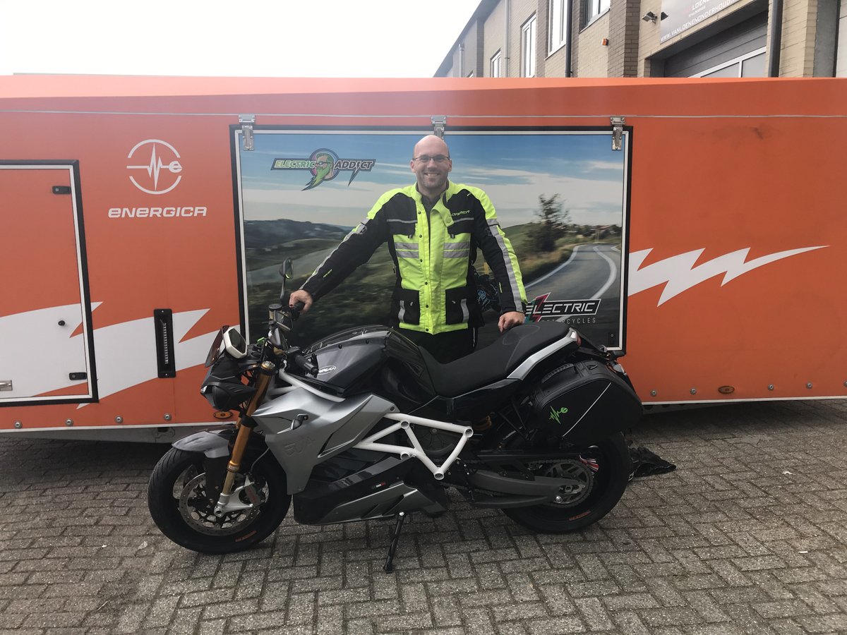 John mag zich de gelukkige eigenaar van deze jong gebruikte #energica Eva noemen. Wij wensen hem veel plezier en veilige elektrische kilometers!