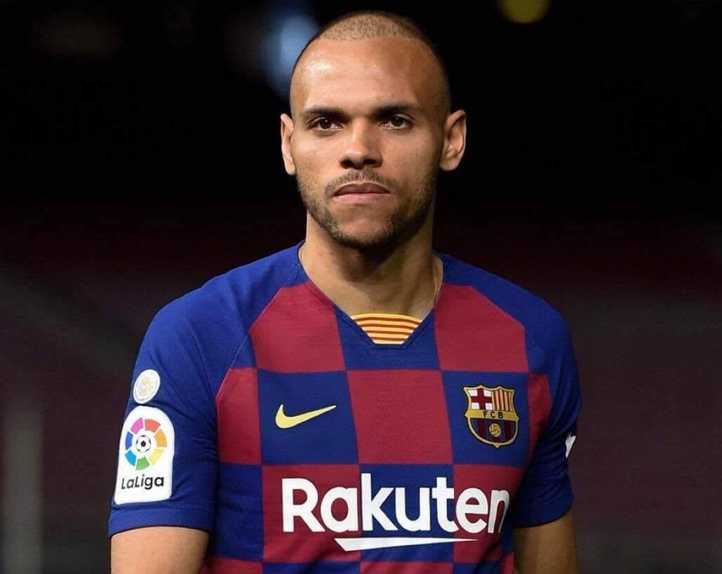 RemarksFootball's tweet photo. Martin Braithwaite made a request to the senior Barça officials that he would take the number 10 shirt when Messi leaves. 

So they responded by telling him that he would be leaving before Messi. 😂😭 https://t.co/hdWtgqH5Yy