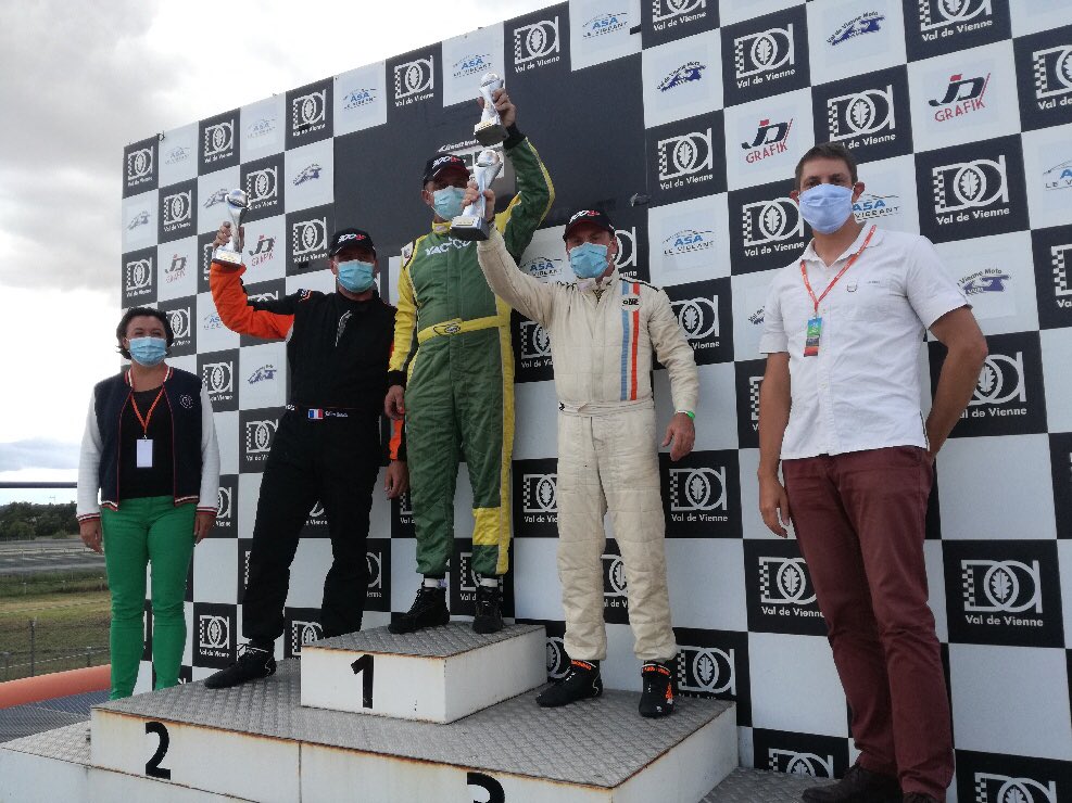 departement86's tweet photo. Remise des prix du @TropheeTourisme Endurance par les élus du #Département au Circuit du Val de #Vienne au #Vigeant. #Sport #Automobile #Superkart #Mitjet #FormulaCup 🏎 https://t.co/SkCSlS9xND