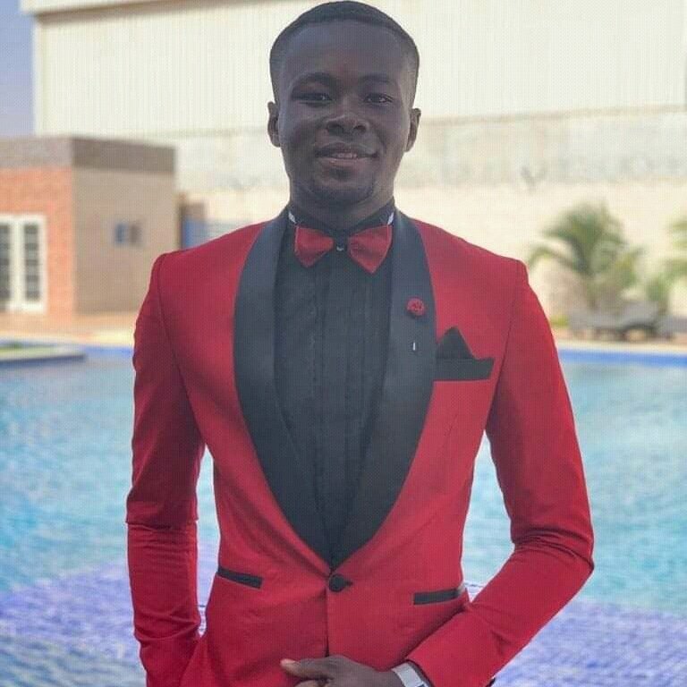 226OVP's tweet photo. Nous souhaitons en ce jour un Joyeux Anniversaire ✨🥳🥳 à Lamine Hussene TRAORÉ , Président de l'association Opération Ville Propre . 

Joyeux anniversaire Hussene ,  beaucoup de santé , d'énergie , d'abnégation pour le service communautaire . 

#OVP
#Jeune_engagée https://t.co/nREsIp5MwT