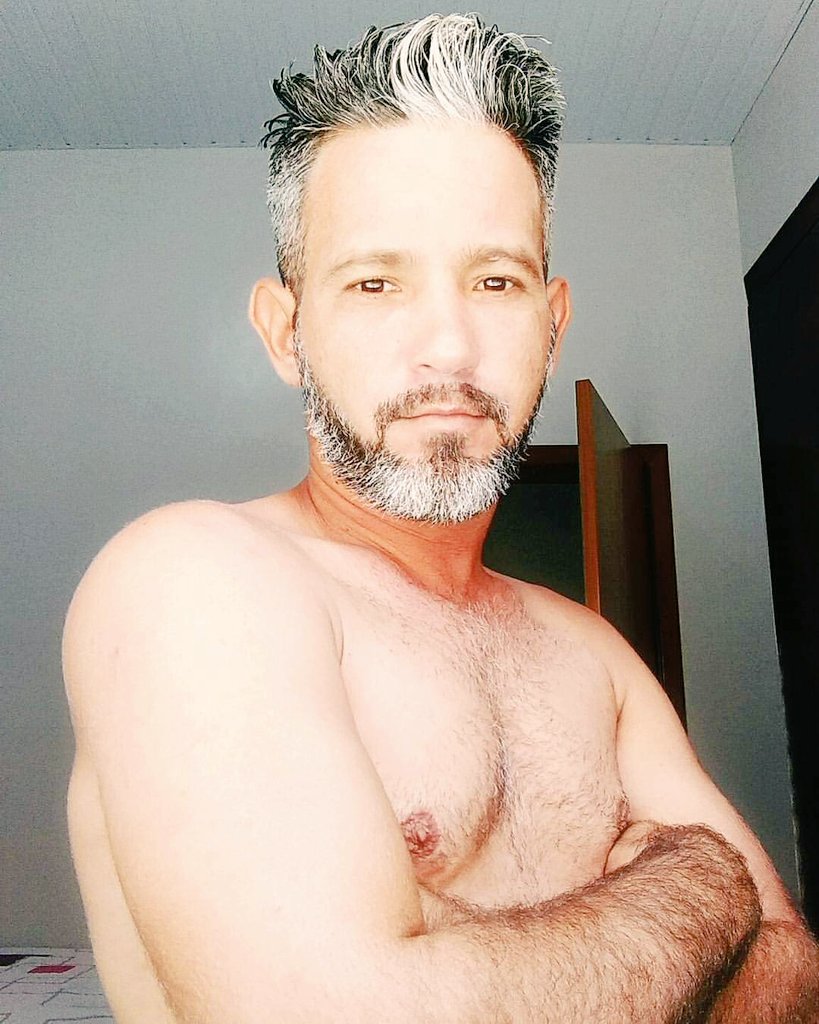 Calor 🥵, da um RT quem curte um cara maduro grisalho