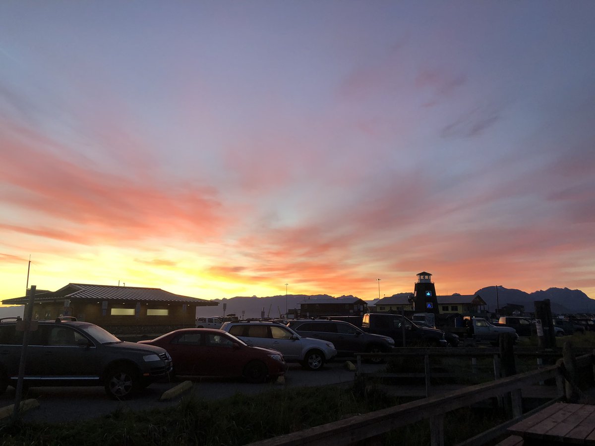 SheronKPatrick's tweet photo. #Homer #Alaska showing off for our sunrise departure to slay some halibut! #Shermo #LiveYourLifeInColor https://t.co/Kxohqmo4j8
