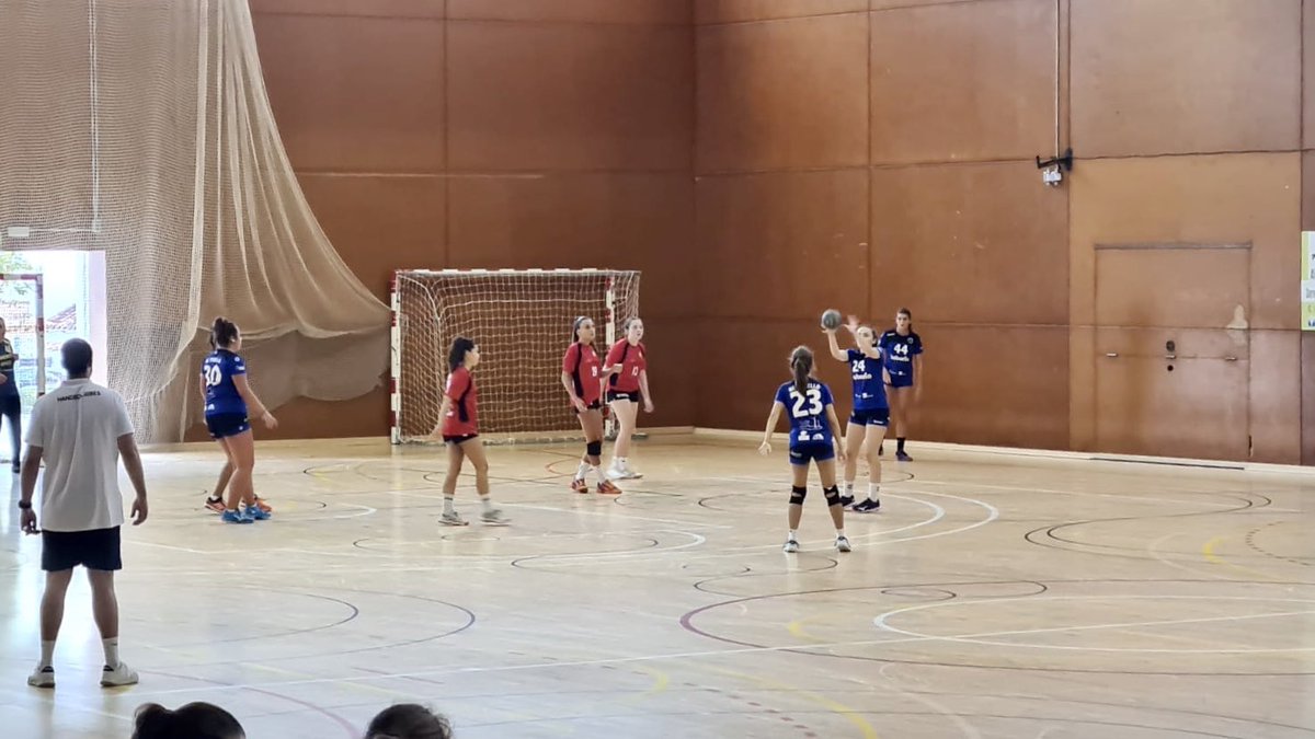 Handbol Club Perelló - HC Perello (@hcperello) on Twitter photo Interessant partit amistós disputat avui entre el nostre #juvenilhcp i el <a href="/HandbolR/">Handbol Ribes</a> (33-24).
Les perellonenques han jugat amb ganes, encara que no han pogut sobrepassar l’equip local.
Ens quedem amb la bona actitud i bones sensacions d’avui. Endavant!
#pretemporada2021hcp Interessant partit amistós disputat avui entre el nostre #juvenilhcp i el <a href="/HandbolR/">Handbol Ribes</a> (33-24).
Les perellonenques han jugat amb ganes, encara que no han pogut sobrepassar l’equip local.
Ens quedem amb la bona actitud i bones sensacions d’avui. Endavant!
#pretemporada2021hcp