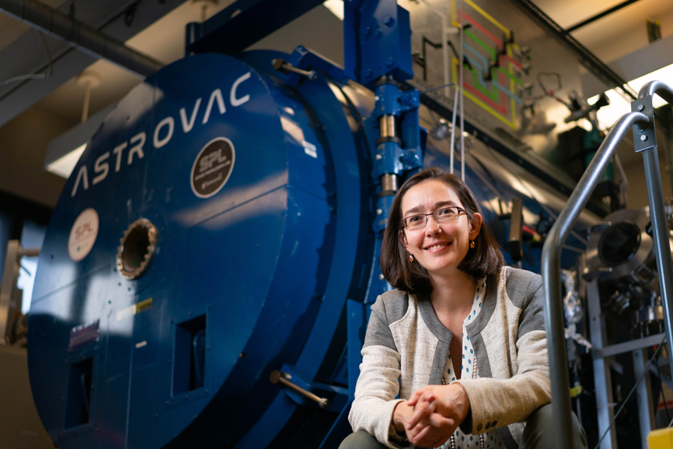 MIT's tweet photo. How airplanes counteract St. Elmo’s fire during thunderstorms: On the ground, windy conditions strengthen these electrical flashes, but new experiments tell a different story for flying objects. https://t.co/HOWZNqS07p https://t.co/GUbMXYSFcd