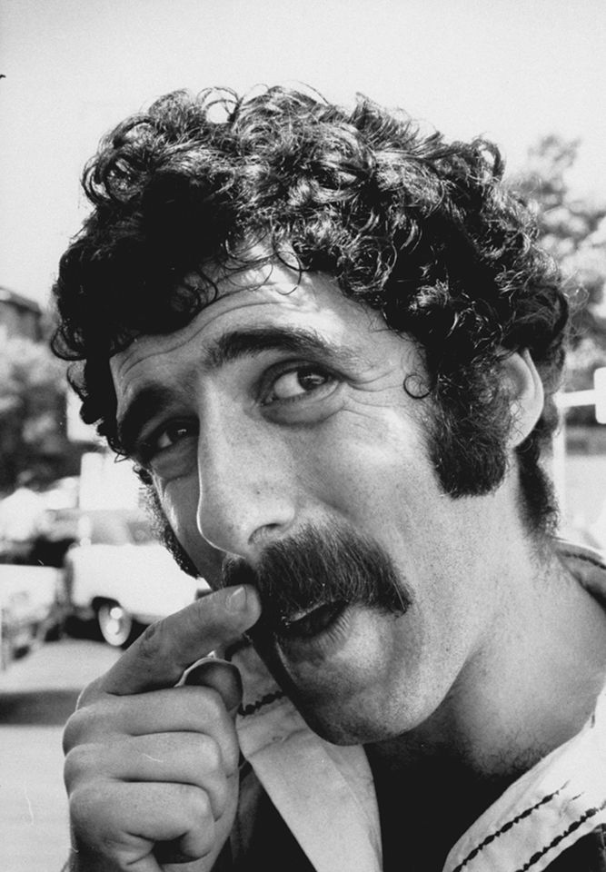 Happy birthday to American actor Elliott Gould, born August 29, 1938. 