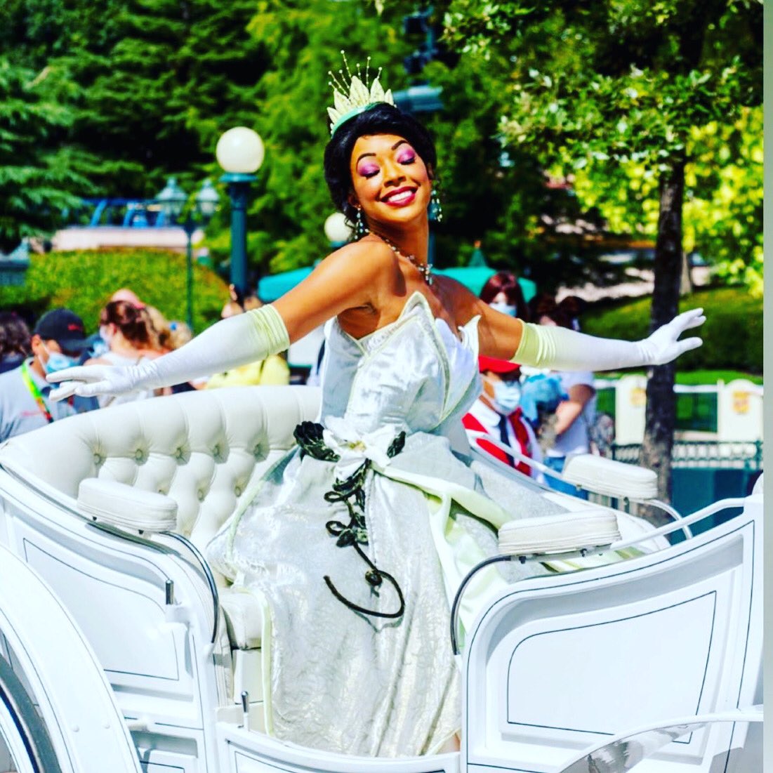 Happy 1 year working at Disneyland Paris and living in France!! I love you and I miss you! @Channimations 😘❤️🐸☀️