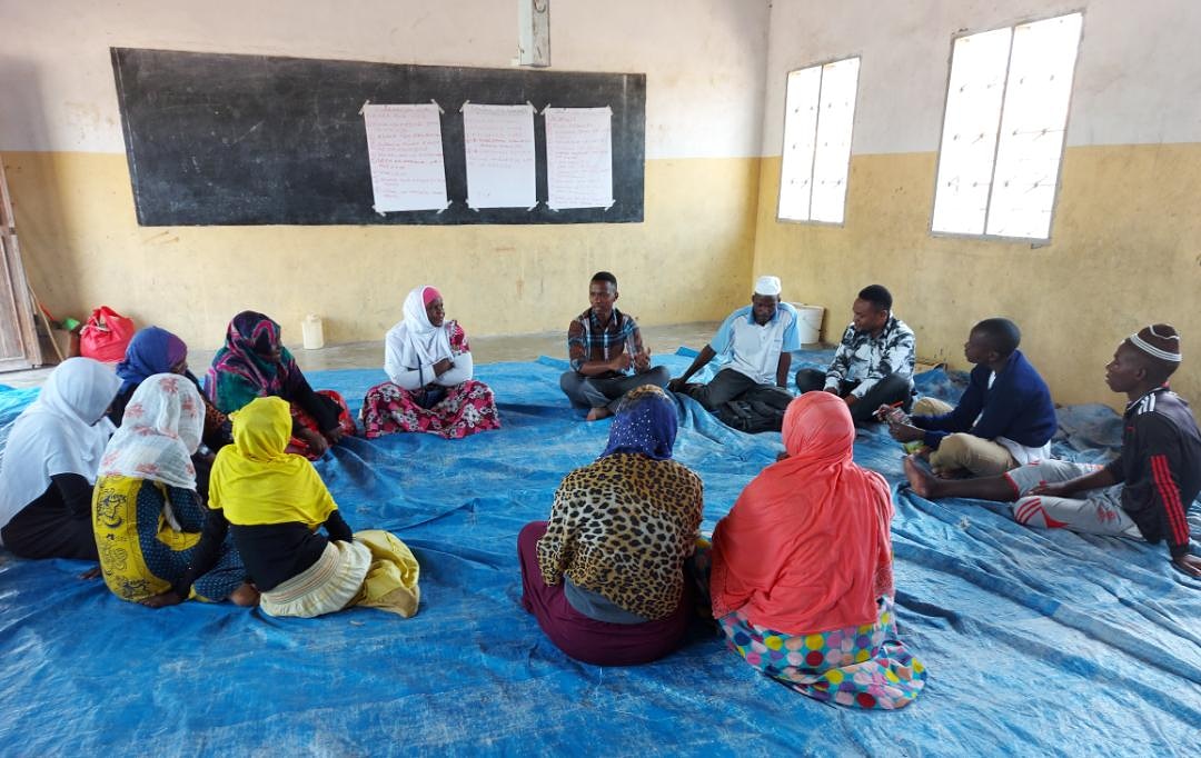 TIPOfficial__'s tweet photo. Afisa Tathmini na Ufuatiliaji wa Mradi wa Boresha unaotekelezwa na Shirika la Tanzania Interfaith Partnership wilaya ya Kwimba, Ndugu Respectson Akyoo akitoa mawaidha kwa wanakikundi katika moja ya vikundi rika kilichopo katika Msikiti wa Ngudu wilayani Kwimba. https://t.co/fxtOk0seBN