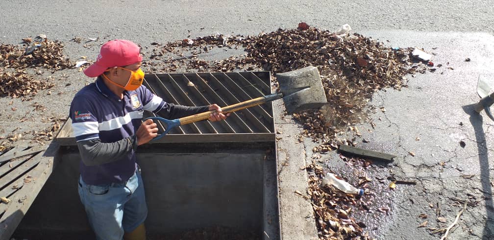 #29Ago Continuamos con el abordaje en los servicios públicos de la ciudad estamos en la intersección de San Agustín con la Av.Fuerzas Aéreas limpiando la red de alcantarillado

#LaCiudadQueQueremos

#Aragua
<a href="/MVzlaBella/">Misión Venezuela Bella</a> <a href="/MarcoTorresPSUV/">Rodolfo Marco Torres</a>