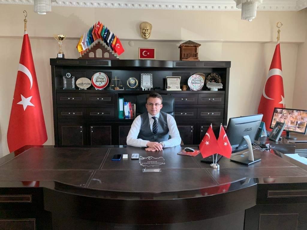 Bizlere bağımsızlığımızı armağan eden ulu önder Mustafa Kemal Atatürk ve silah arkadaşları şehitlerimizi saygı ile anıyor, tüm ulusumuzun 30 Ağustos Zafer Bayramı’nı en içten dileklerimle kutluyorum. 🇹🇷
Güroymak Kaymakamı ve Belediye Başkan Vekili M. Furkan Sancaktutar