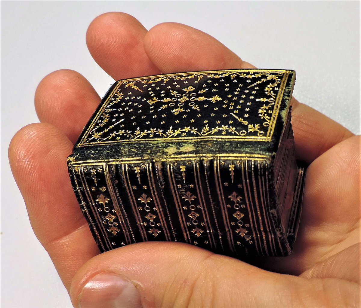 The end-stage of a miniaturization trend that had been accelerating from the 12th cent, this manuscript could only have been made after the introduction of the lens. One of the smallest extant medieval Psalters, measuring a mere 50 x 37mm and weighing just a fraction of a beaver.