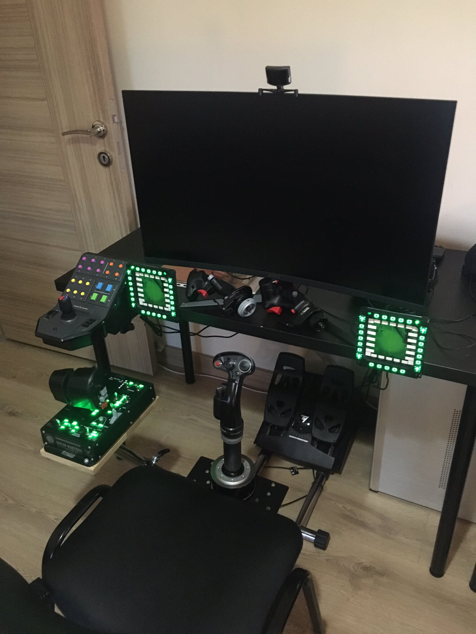 Interpretación Evaluable perrito Thrustmaster Official on Twitter: "#TMBattlestation Clean & simple setup from our buddy @hyozbahce for this week's entry! Look's like he's got himself the Cougar MFD USB Button Panels, TFRP rudder pedals, HOTAS Interpretación Evaluable perrito Thrustmaster Official on Twitter: "#TMBattlestation Clean & simple setup from our buddy @hyozbahce for this week's entry! Look's like he's got himself the Cougar MFD USB Button Panels, TFRP rudder pedals, HOTAS