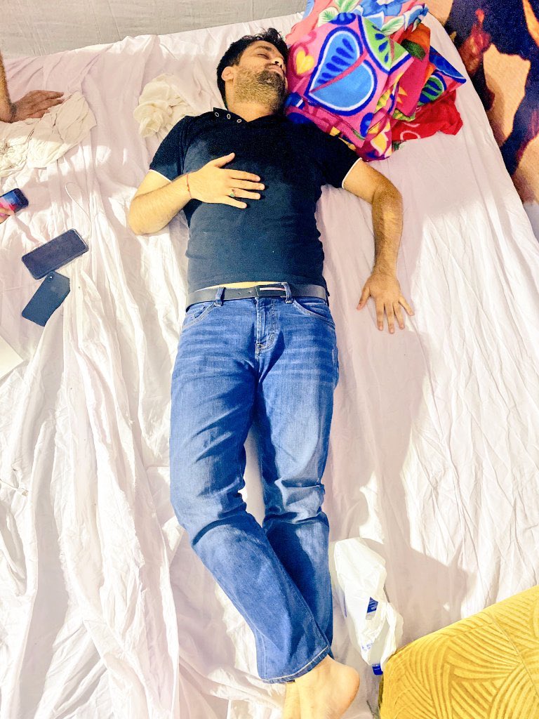 ankushwithrg's tweet photo. बेहद खराब तबीयत होने के बाद भी @Neerajkundan जी छात्र हित की लड़ाई लड़ रहे थे परंतु @BJP4India ने अपना तानाशाही रवैया अपनाते हुए जबरन उन्हें अस्पताल ले जाकर भर्ती कर दिया। हम आपसे किया गया वादा आखिरी सांस तक निभाएंगे।
#PostponeExams_Or_ResignModi
#HungerStrikeForStudentSafety https://t.co/35o6UCo4zy