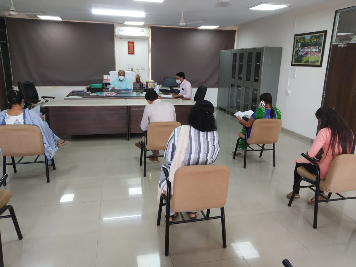 WCOBotad's tweet photo. મહિલા બાળ વિકાસ પુરસ્કૃત "સખી વન સ્ટોપ સેન્ટર" યોજના તથા પોલીસ સ્ટેશન બેઇઝડ સ્પોર્ટ સેન્ટર યોજનાની માં. અધિક નિવાસી કલેકટરશ્રી બોટાદ ની અધ્યક્ષતા મા સમીક્ષા બેઠક યોજાઇ ગઈ. @WCDGujarat @Collectorbotad @IasChandra @mahitibotad @vibhavaridave https://t.co/6RQ5f0jWGp
