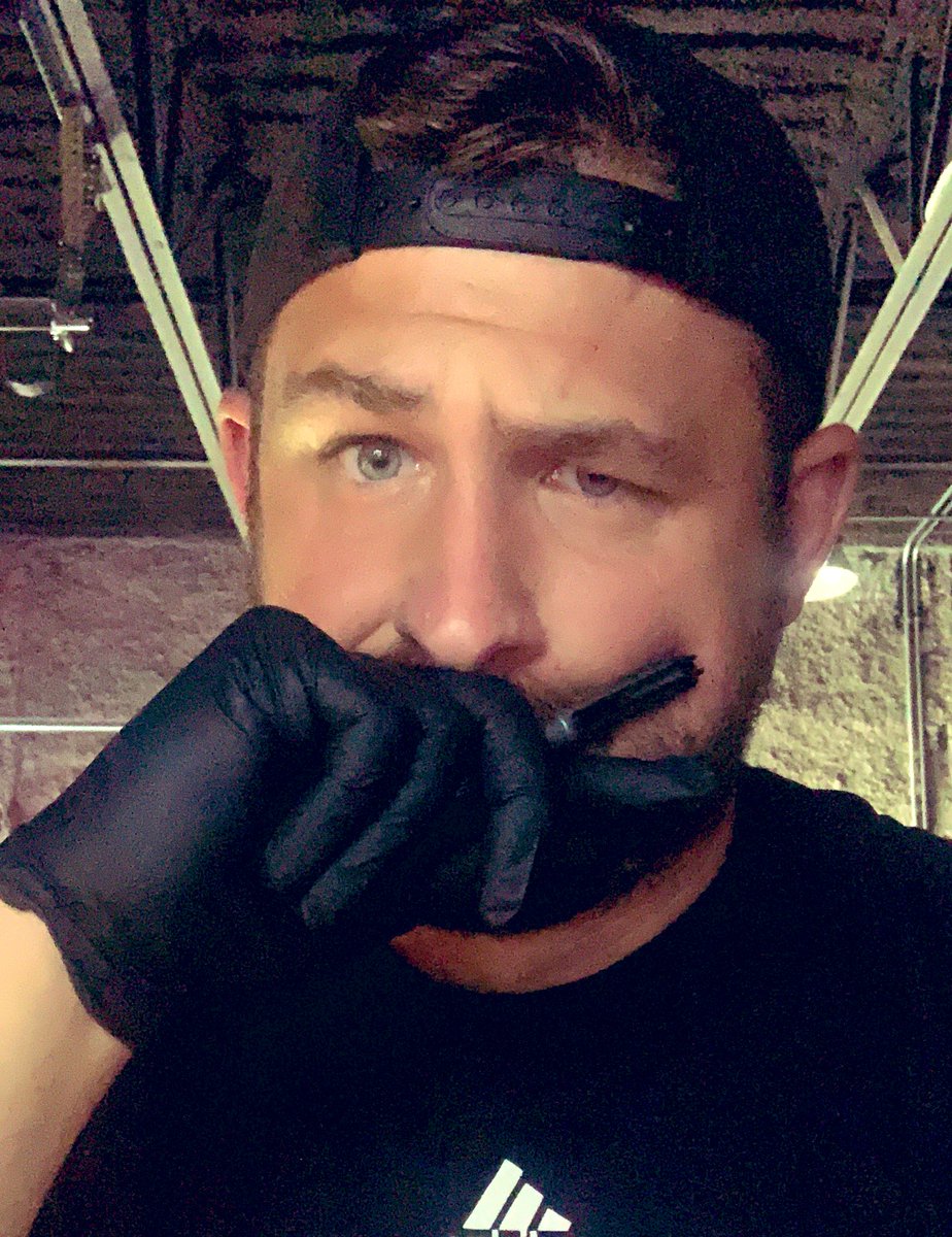 CalebSnowberger's tweet photo. Anyone else feel badass wearing black gloves?? Drawing with these from now on.... #Illustrator #designeratwork https://t.co/K3IsBISR3l