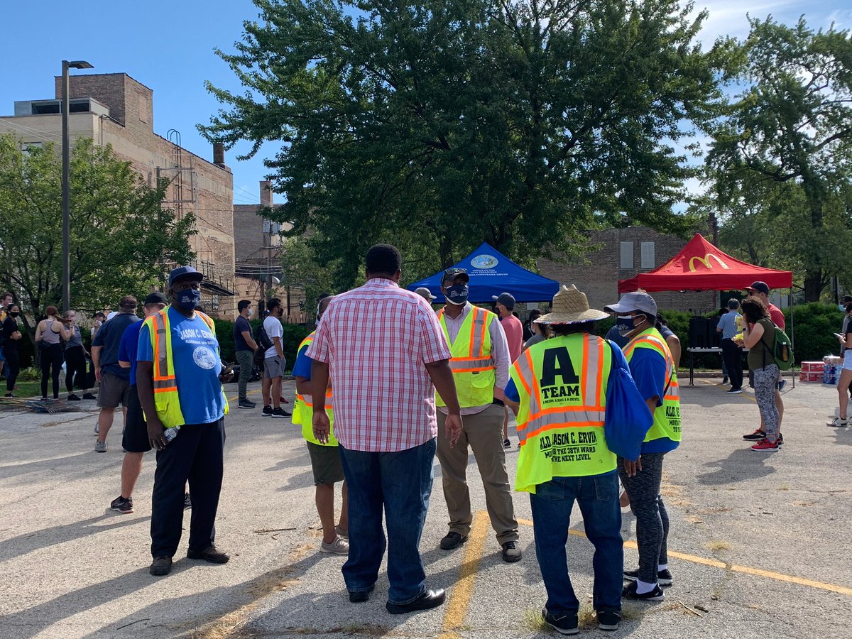 ChicagoCAPS11's tweet photo. Community Clean-Up & Celebration in the 28th Ward today Saturday, August 29, 2020. Thank You to all the volunteers throughout the summer for your love support and commitment together we can. #Chicagocleanup https://t.co/s7LFDDal9B