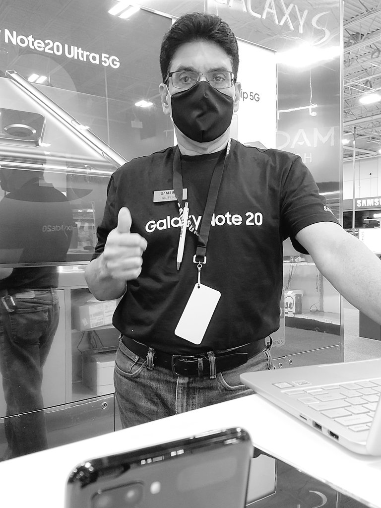 rdmgperez's tweet photo. Ready to see you all at Best Buy Kendall. #SamsungWeekend deals on the #Note20 and #Note20Ultra5G or you can flip to a #GalaxyZFlip5G https://t.co/mVFKaZEg7s