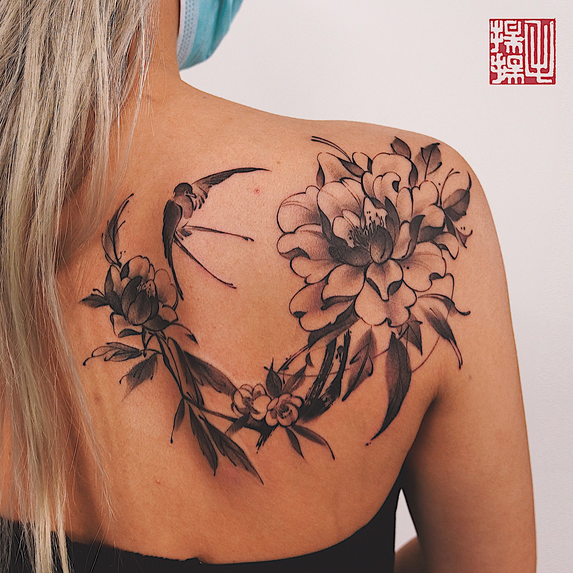 jay! ♂️ on X: "big shoulder blade peonies from last night ✨ (tattoo bookings reopening mid September https://t.co/5RkEe8mFaZ) https://t.co/X3M000GqtT" / X